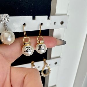 Designer AU Gold Stylish Pearl Drop Earrings